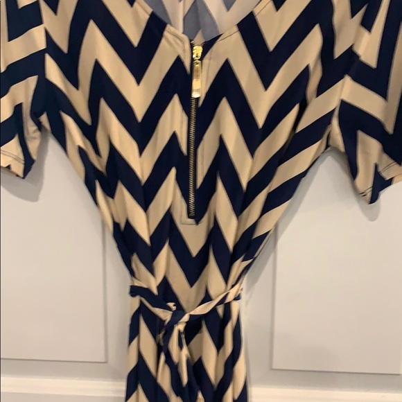 Tie waist navy and tan dress - Picture 2 of 3